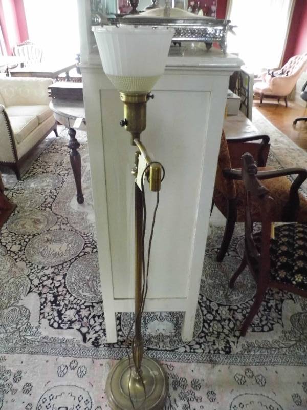 lot 40 image: Floor Lamp