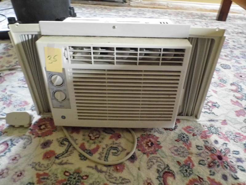 lot 35 image: GE Air Conditoner
