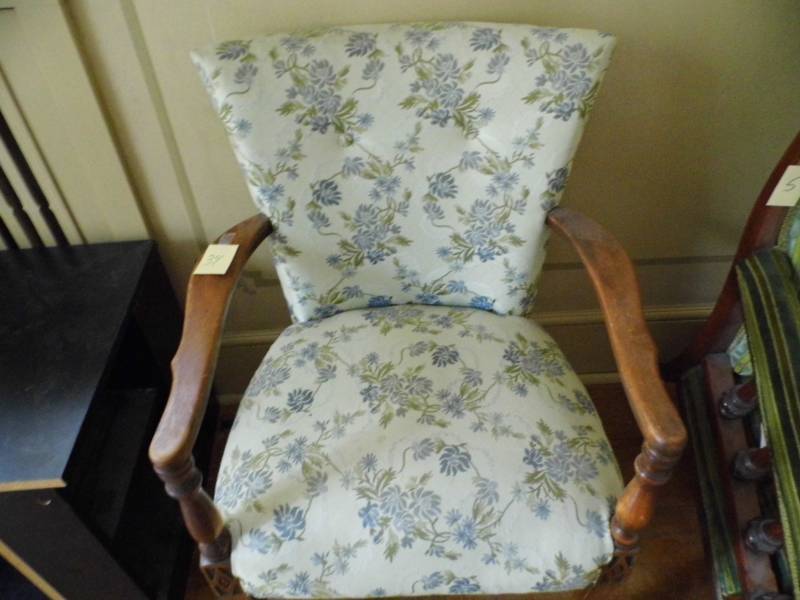 lot 34 image: Upholstered Chair