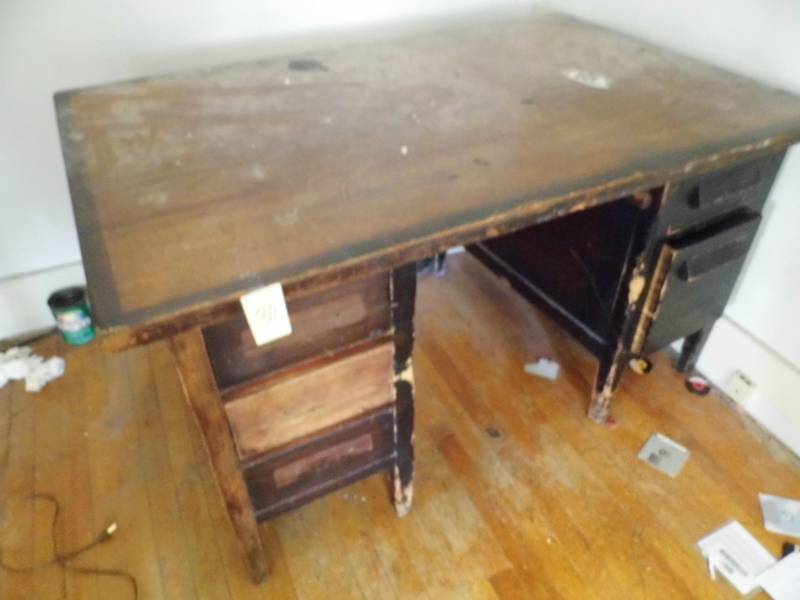lot 30 image: Desk