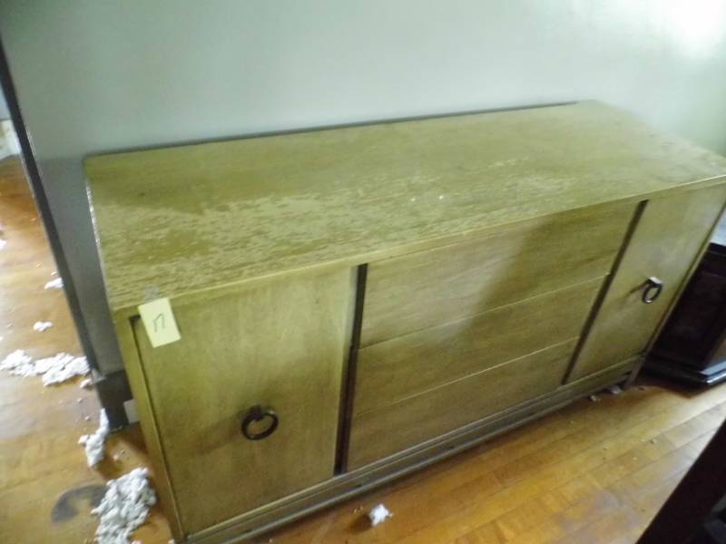 lot 17 image: Dresser