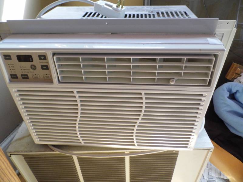 lot 14 image: GE Air Conditioner
