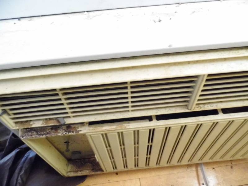 lot 13 image: Large Air Temp Air Conditioner