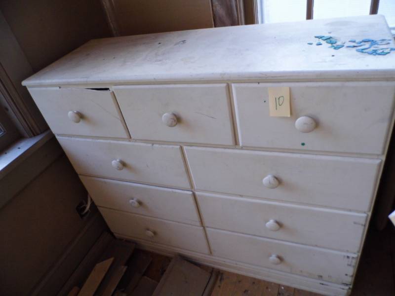 lot 10 image: Dresser