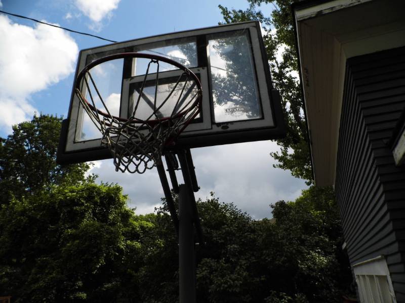 lot 49 image: Basketball Hoop