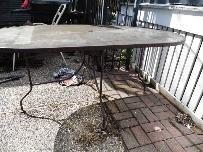 lot 51 image: Patio Table