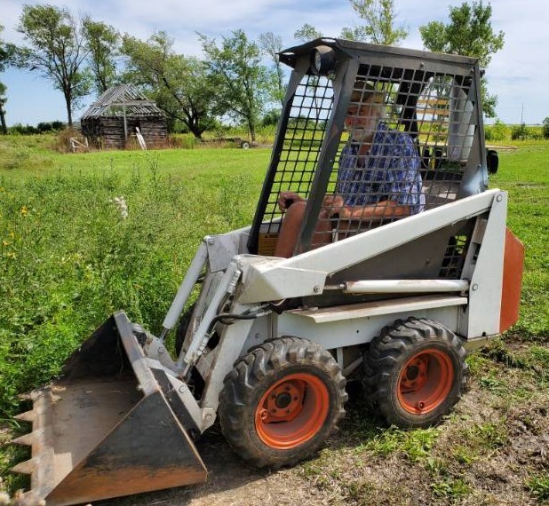 lot 3 image: Bobcat 310 Skid Steer with Quick Attach
