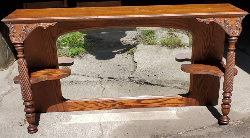 lot 12 image: Antique Oak Hutch or Buffet Top