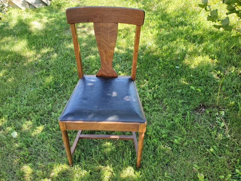 lot 14 image: Vintage Oak Chairs