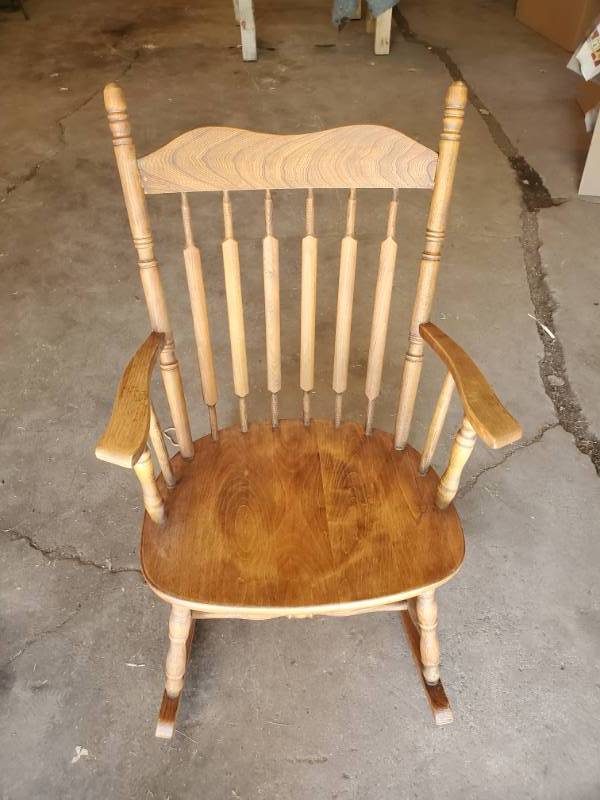lot 17 image: Rocking Chair