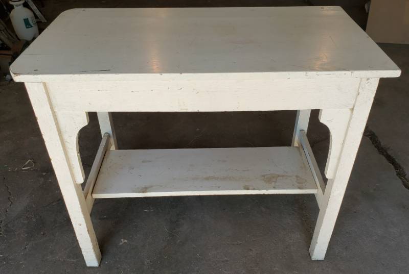 lot 18 image: Vintage wood table