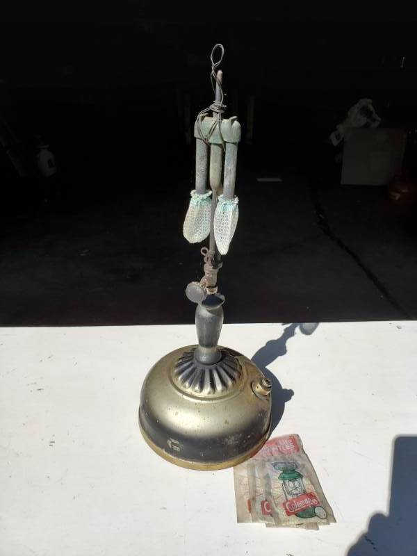 lot 21 image: Vintage Coleman Gas Light