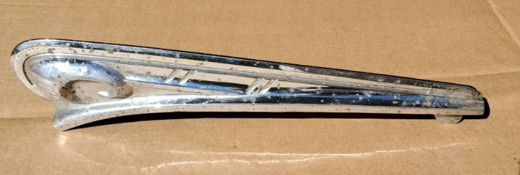 lot 22 image: Vintage Pontiac Hood Ornament