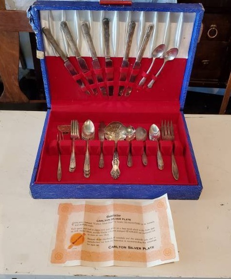 lot 25 image: Carlton Silver Plate Six Piece Dinner Set