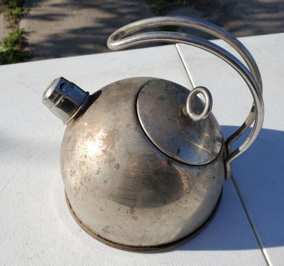 lot 27 image: Vintage Tea Pot