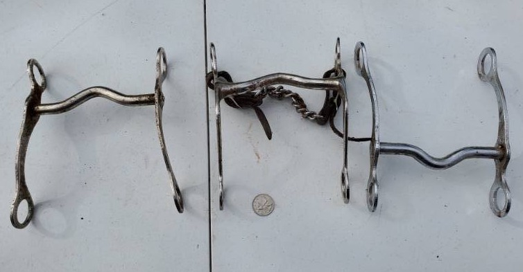 lot 41 image: Lot of 3 mix Horse Snafel Bits