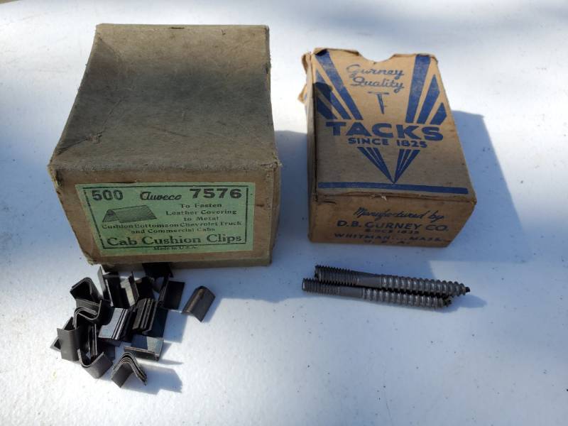 lot 46 image: Cab Cushion Clips for Chevrolet Truck