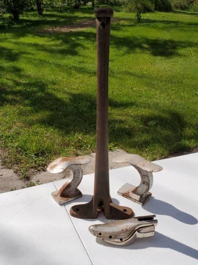 lot 52 image: Lot of 3 Cobbler working tools