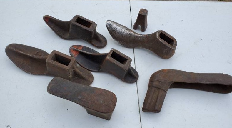 lot 53 image: Vintage lot of Cast Iron Cobbler Shoe Maker Forms
