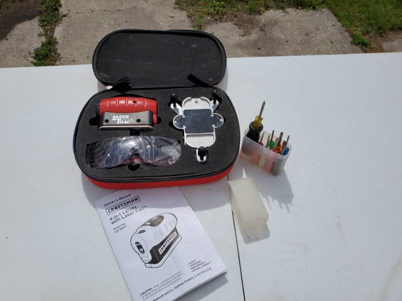 lot 58 image: CRAFTSMAN 4 in 1 Laser Level with Trac kit