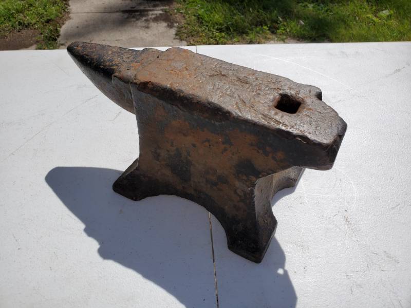 lot 62 image: Very heavy blacksmith Anvil