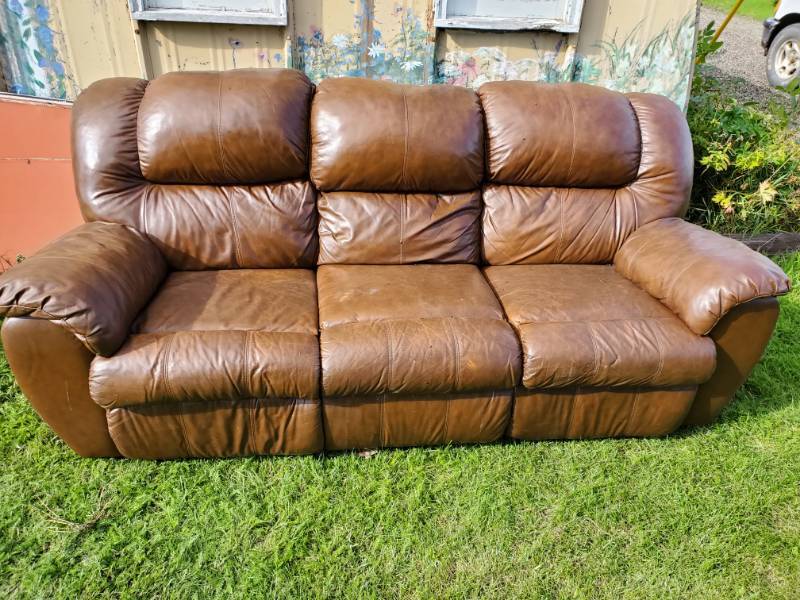 lot 77 image: Reclining leather couch