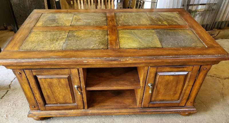 lot 78 image: Coffee table or TV stand