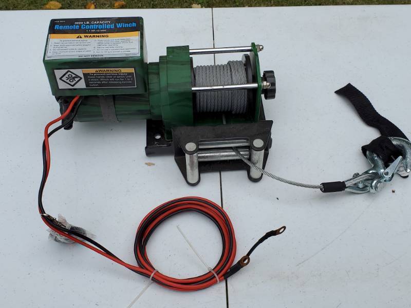 lot 82 image: 3000 LB Remote Controlled Winch