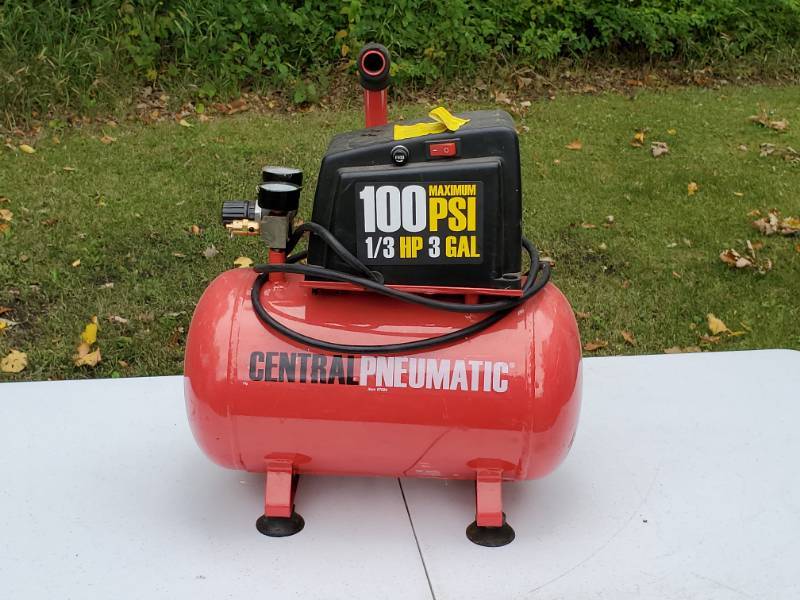 lot 84 image: 3 Gallon Air Compressor