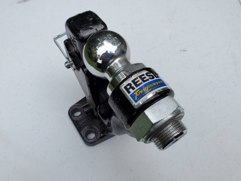 lot 86 image: Reese Towpower combination Pintle hook mount plus 2 hitch ball