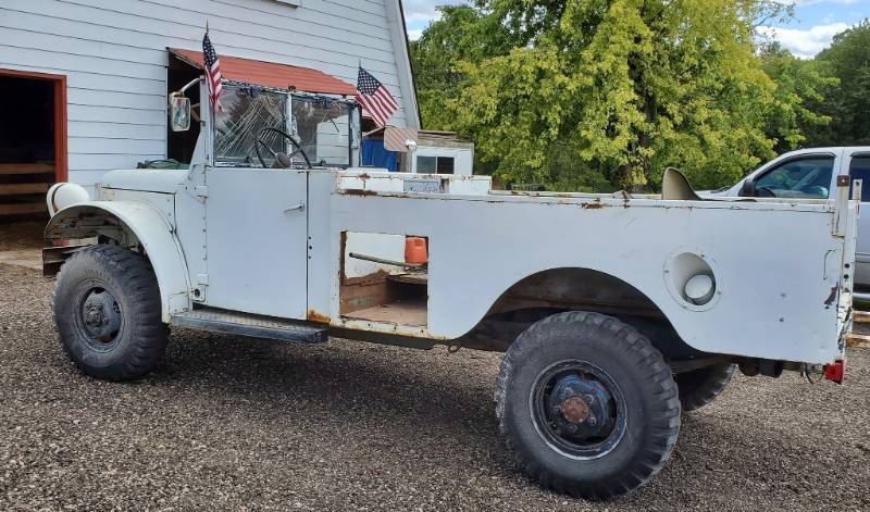 lot 8 image: 1957 Dodge 34 Ton Military Truck 4 Wheel Drive