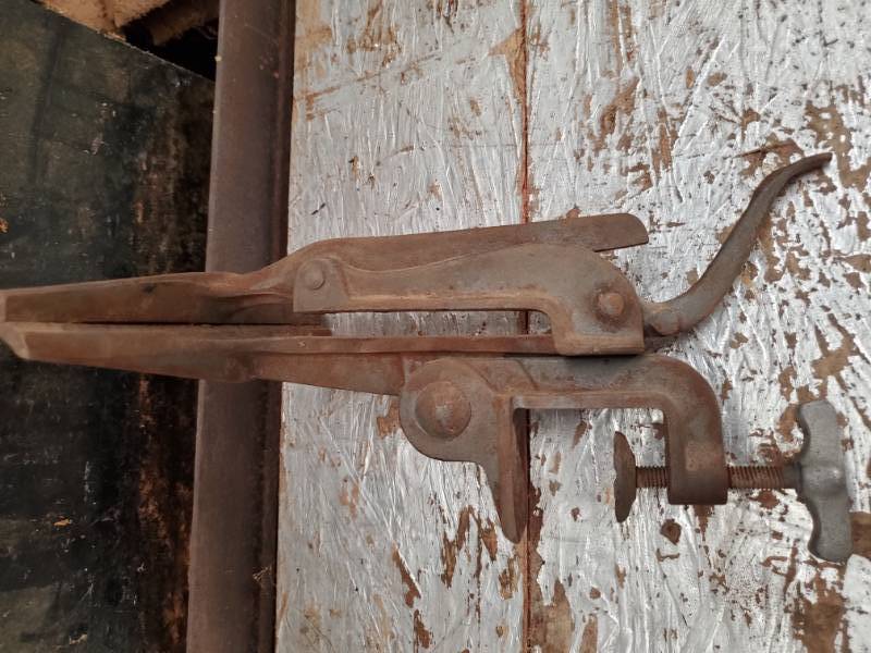 lot 101 image: Vintage Saw Sharpener holder