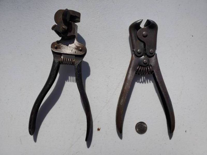 lot 114 image: 2 leather working tools