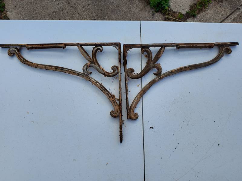 lot 117 image: 16 art deco shelf brackets