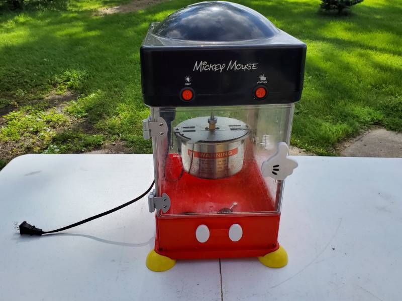 lot 121 image: Mickey Mouse Table Pop Corn Machine