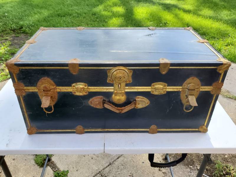 lot 123 image: Locked Immigrant Trunk