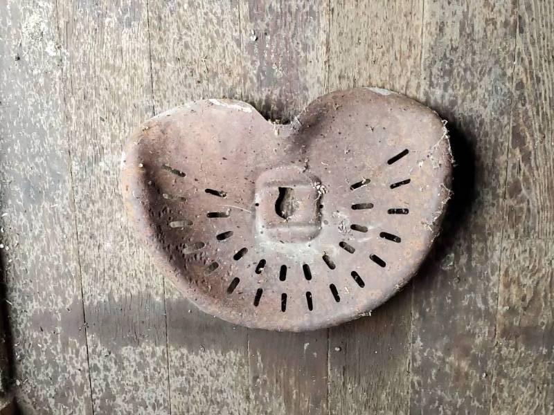 lot 138 image: Vintage Tractor Seat