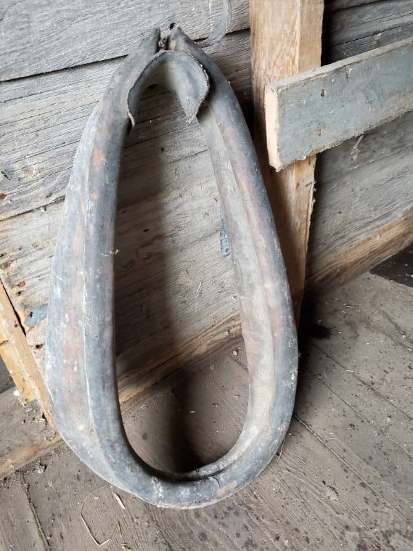 lot 141 image: Vintage Leather Smaller Horse Collar