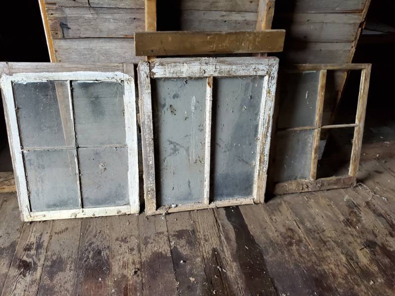 lot 143 image: Vintage lot of 3 Widows