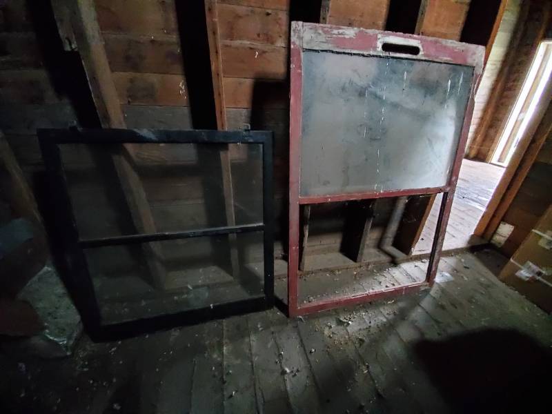 lot 145 image: Lot of 2 vintage windows
