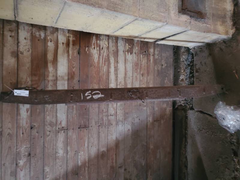 lot 152 image: Vintage Metal Horse Yoke Sway Bar
