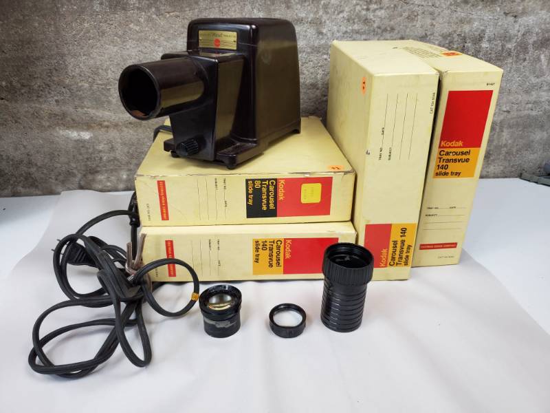lot 165 image: Kodak Kodaslide Merit Projector