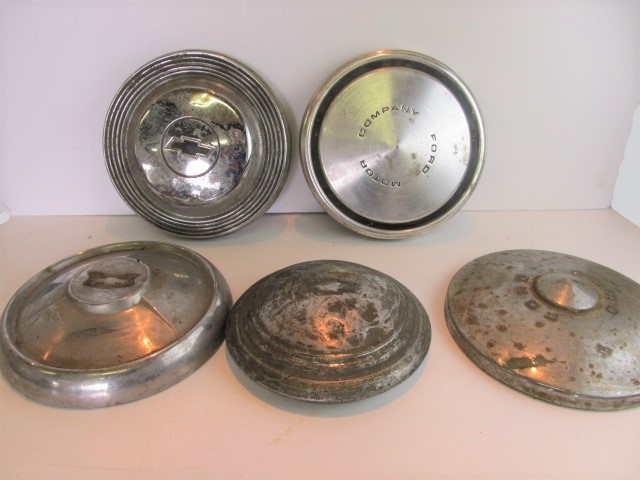 lot 10 image: Group of 5 Assorted Vintage Hubcaps.