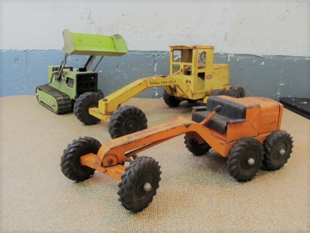 lot 22 image: Old Vintage TONKA & STRUCTO Construction Vehicles