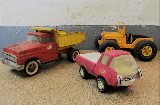 lot 24 image: 3 Vintage TONKA Toy Vehicles