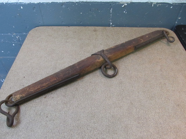 lot 28 image: Antique 36 Primitive Horse Yoke