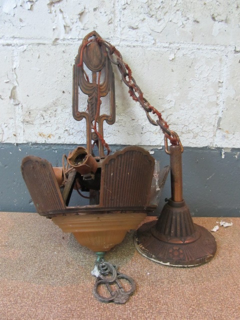 lot 37 image: Antique 1920s Deco Hanging Light Fixture