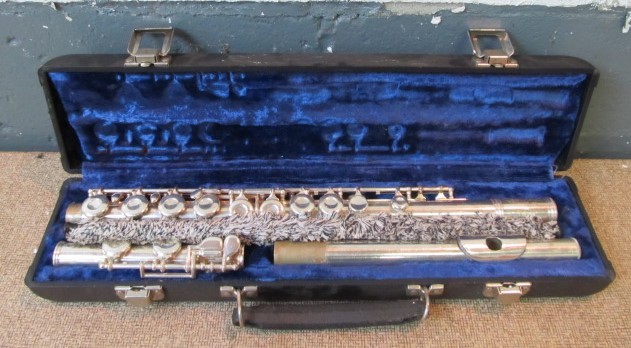 lot 40 image: Nice Vintage Silverplated GEMEINHARDT Flute wCase