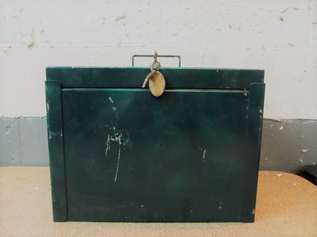 lot 42 image: Vintage Metal Bank Box wKey