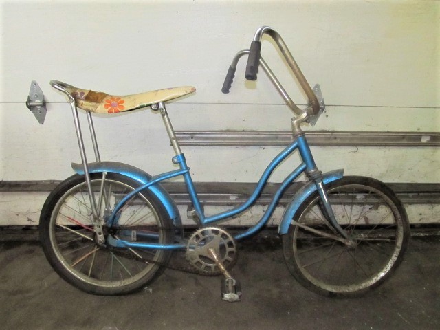 lot 63 image: Vintage Banana Seat Bicycle